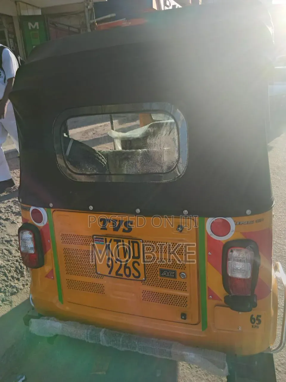 Bajaj Avenger 200 2026 Yellow