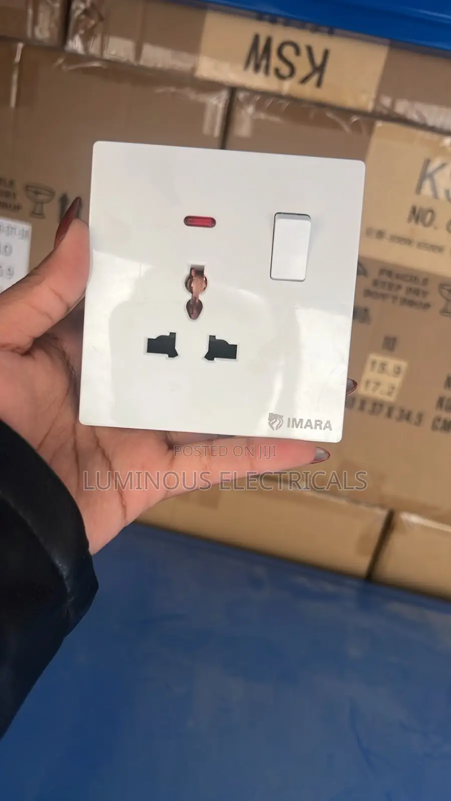 Imara 1-Gang 3-Hole Universal Wall Socket With Switch
