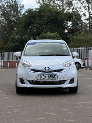 Toyota Ractis 2015 White