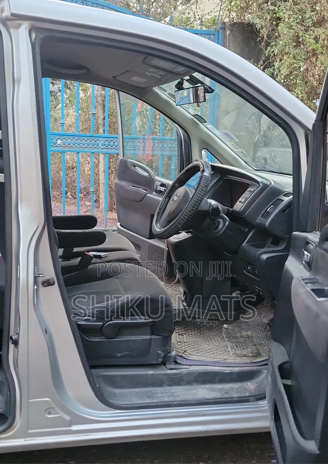 Nissan Serena 2010 Gray
