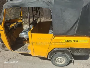 Piaggio 2024 Yellow
