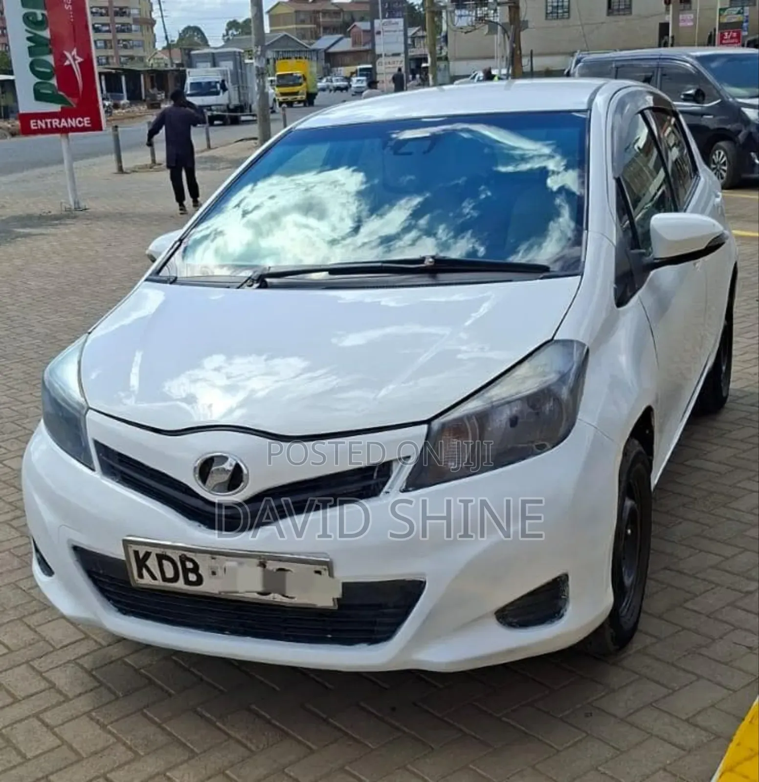 Toyota Vitz 2013 White