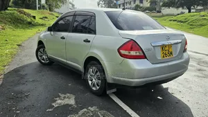 Nissan Tiida 1.5L 16V 2010 Silver
