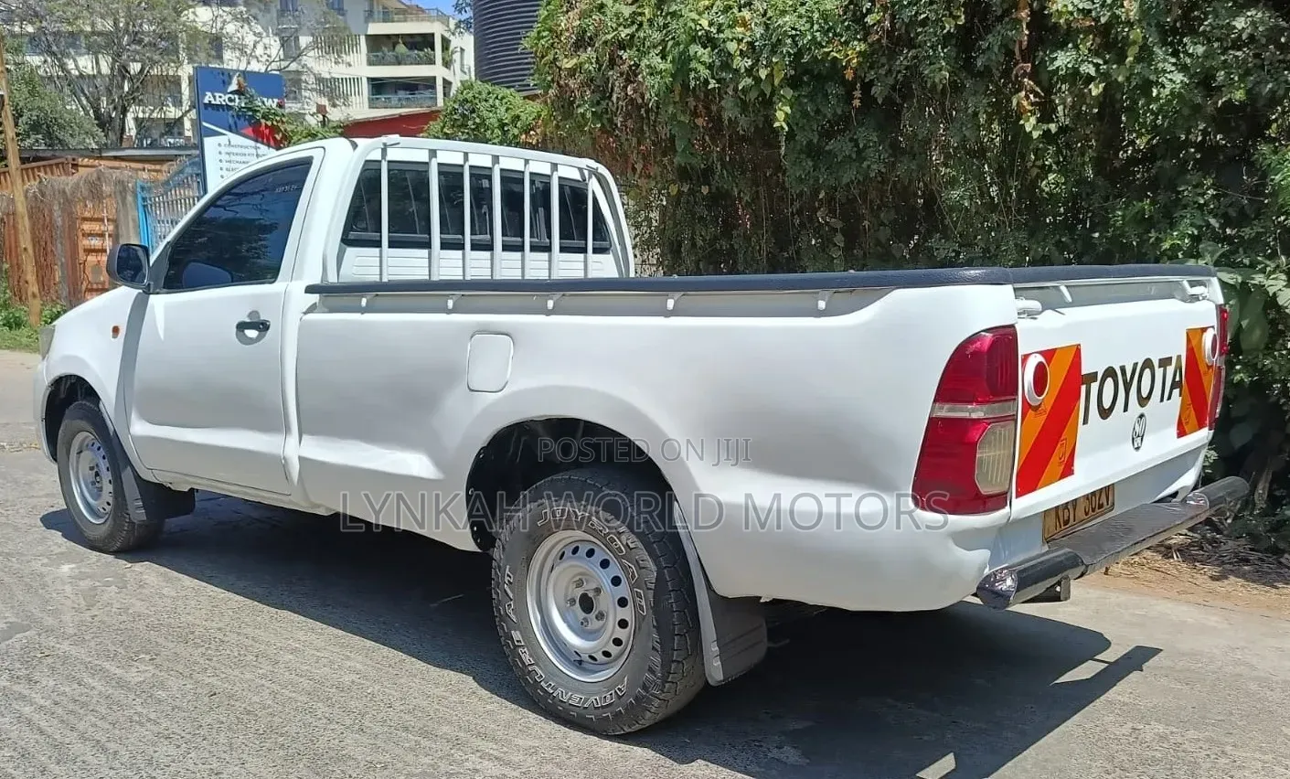 Toyota Hilux 2014 Off white