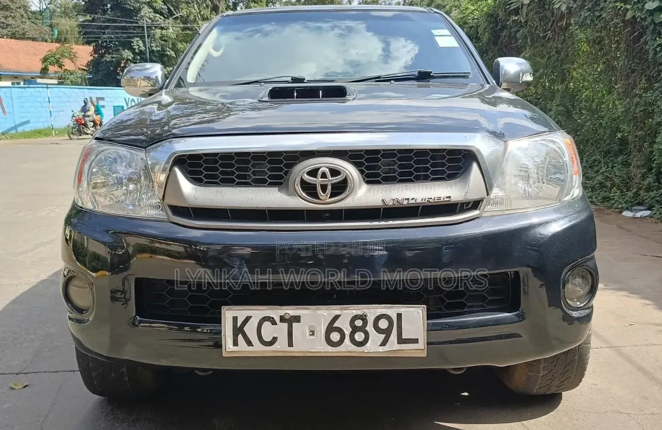 Toyota Hilux 2012 Black