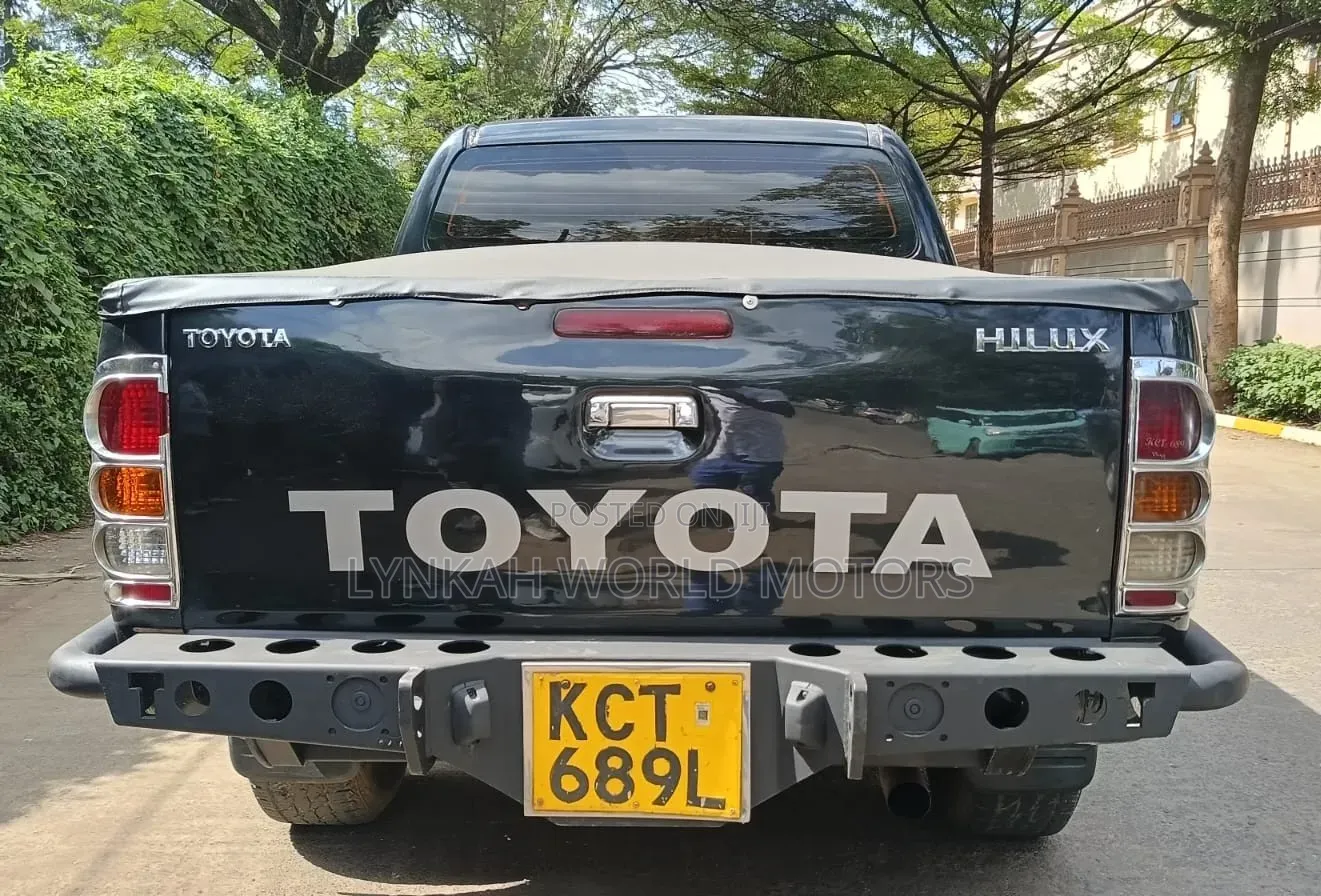 Toyota Hilux 2012 Black