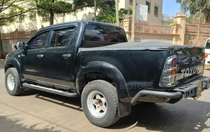 Toyota Hilux 2012 Black