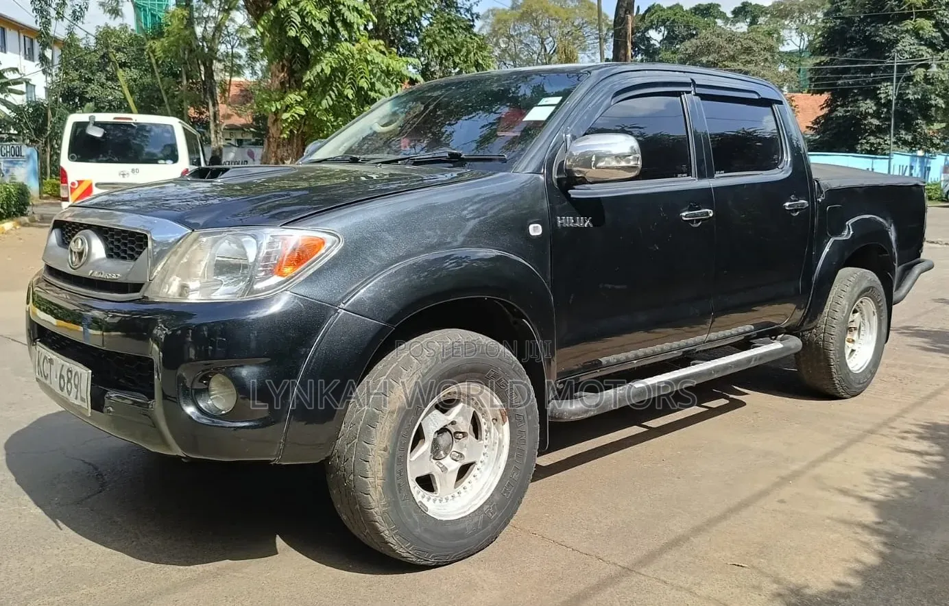 Toyota Hilux 2012 Black
