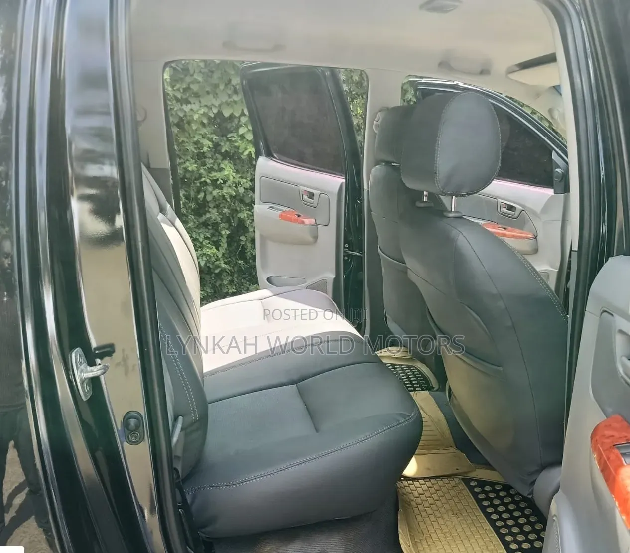 Toyota Hilux 2012 Black