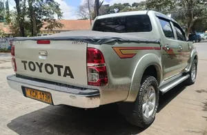 Toyota Hilux 2010 Silver
