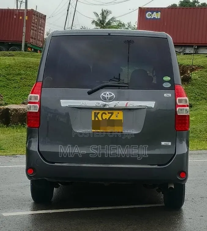 Toyota Noah 2012 Gray