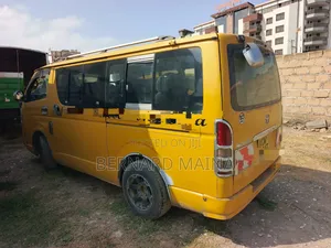 Toyota HiAce 2013 Yellow