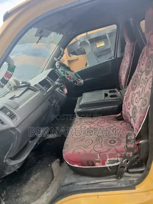 Toyota HiAce 2013 Yellow