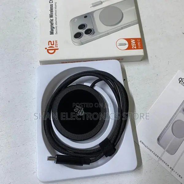 Q12 Magnetic Phone Charger With Tangle Resistant Cable