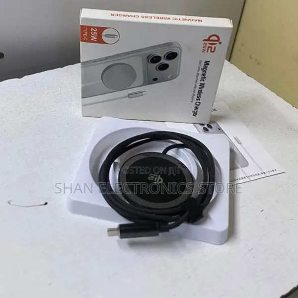 Q12 Magnetic Wireless Phone Charger With Fast Charging Support