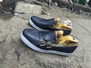 Classy Black Men's Shoes With Gold Buckle Details