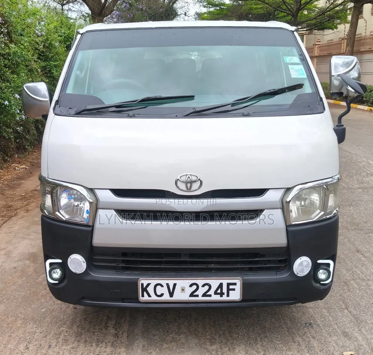 Toyota HiAce 2011 White