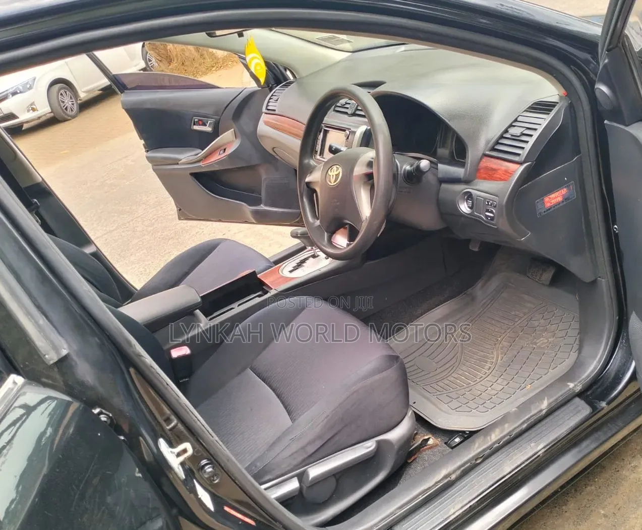 Toyota Premio 2011 Maroon