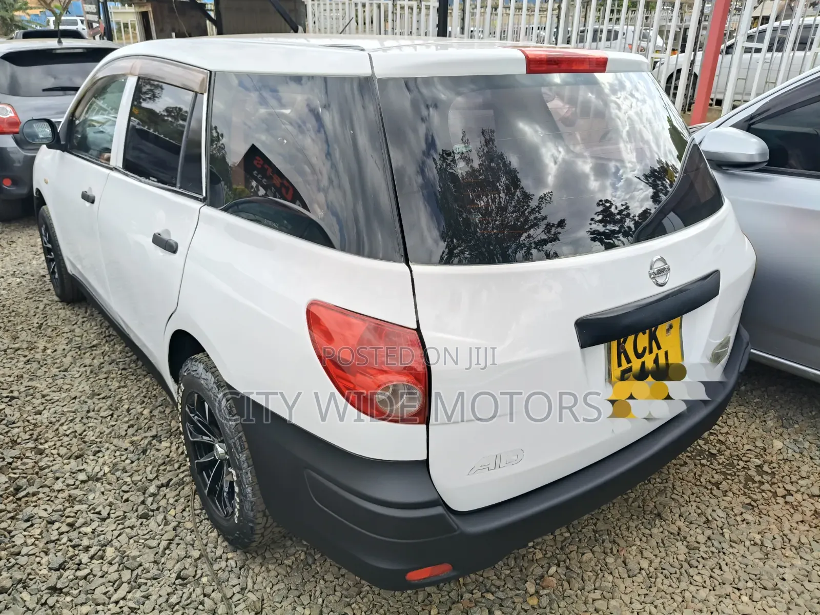Nissan Advan 2009 White