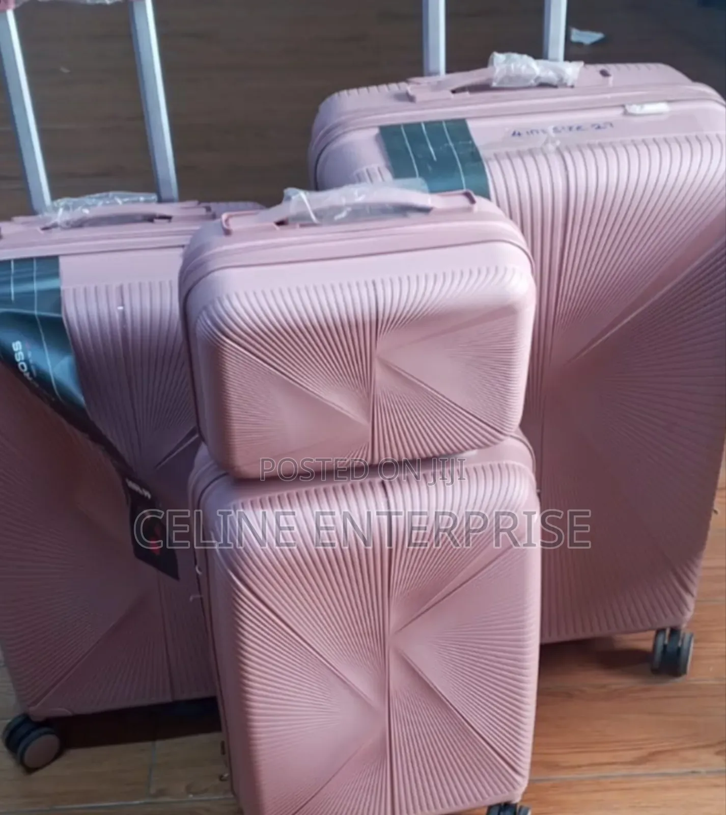 4-in-1 Suitcase Set – Modern Design With Ample Pack