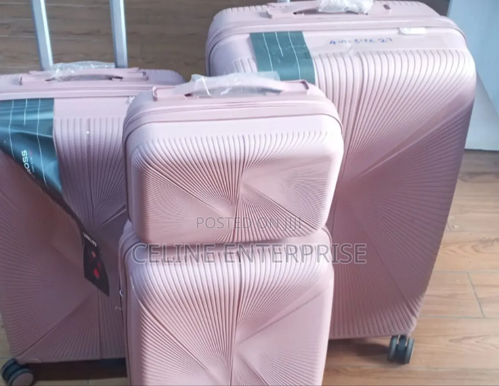 4-in-1 Suitcase Set – Modern Design With Ample Pack