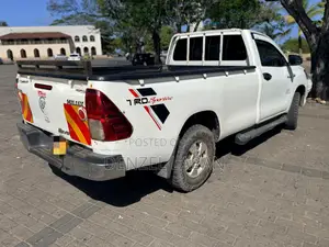 Toyota Hilux 2015 White