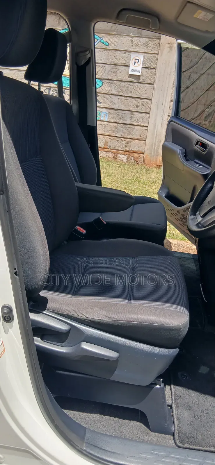Toyota Noah 2.0 AWD (8 Seater) 2017 White