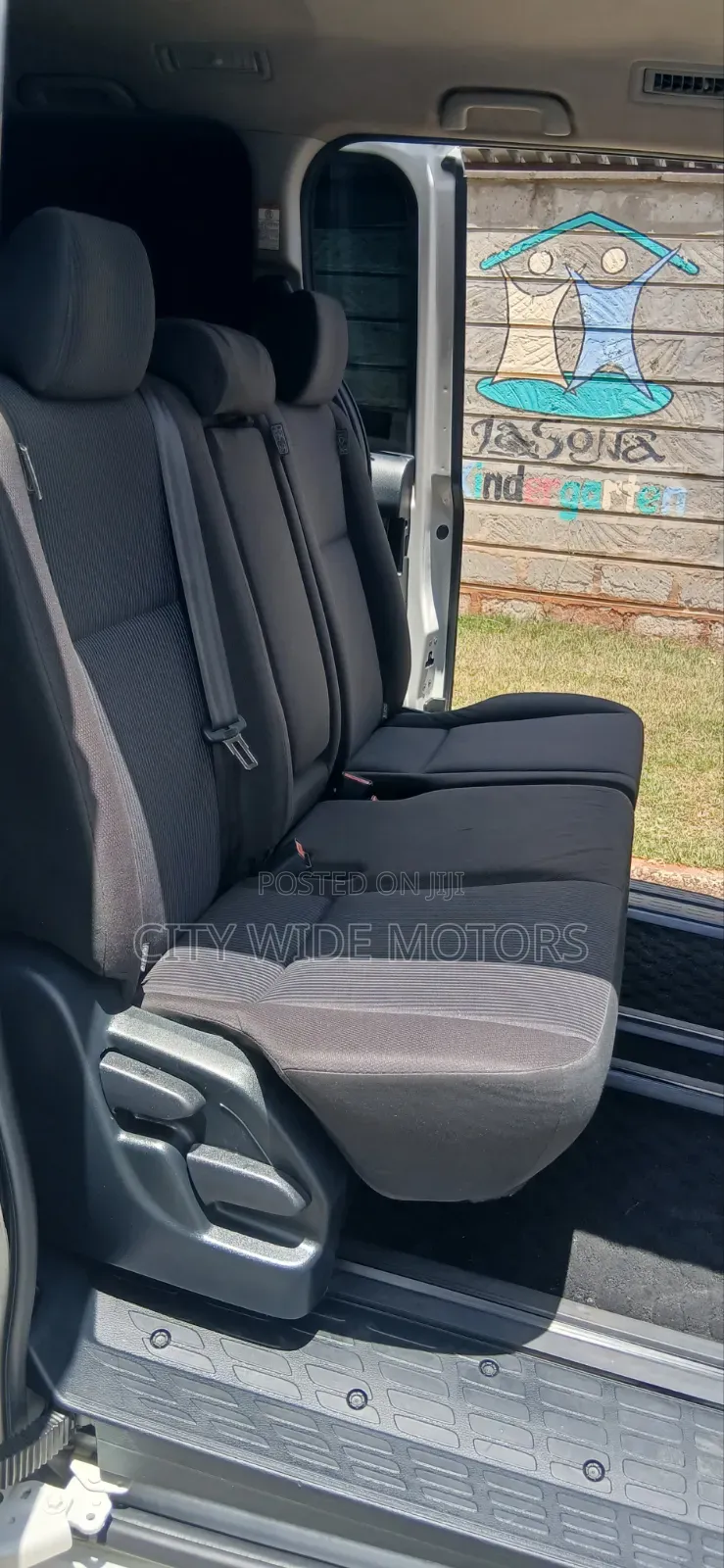 Toyota Noah 2.0 AWD (8 Seater) 2017 White