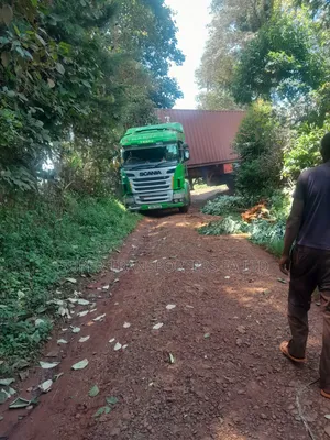 Movers & Transporters. Transit Trailers.Nairobi Kigali.28 T