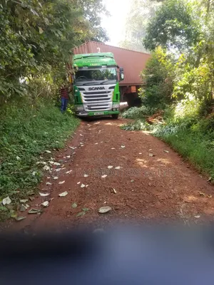 Movers & Transporters. Transit Trailers.Nairobi Kigali.28 T