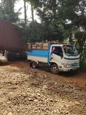 Movers & Transporters. Transit Trailers.Nairobi Kigali.28 T