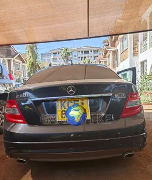 Mercedes-Benz C300 2010 Black