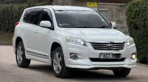 Toyota Vanguard 2012 White