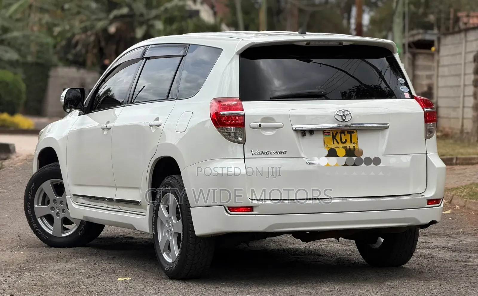 Toyota Vanguard 2012 White