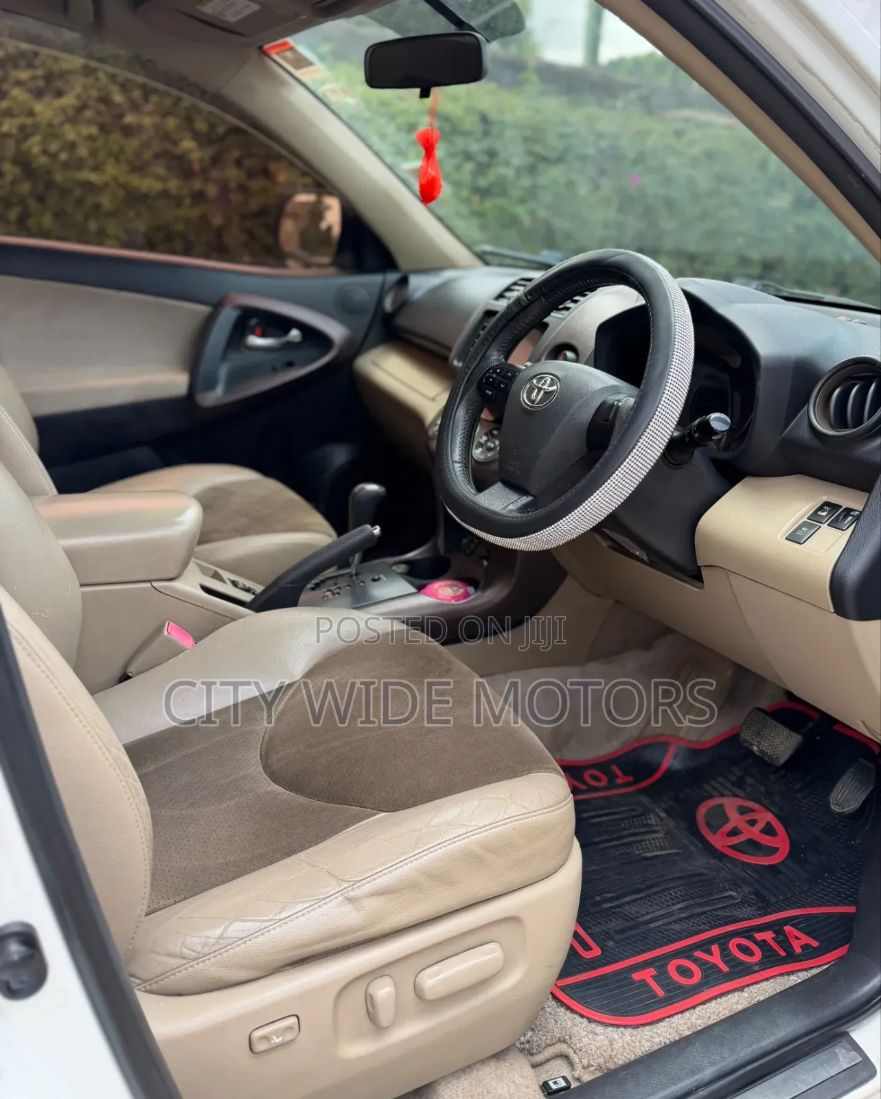 Toyota Vanguard 2012 White