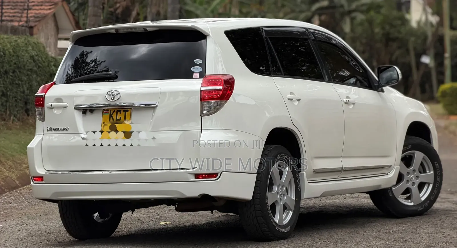 Toyota Vanguard 2012 White