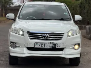 Toyota Vanguard 2012 White