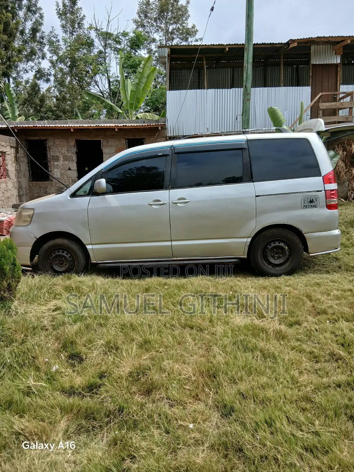 Toyota Noah 2003 Silver