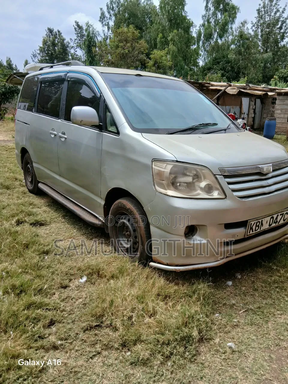 Toyota Noah 2003 Silver