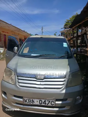 Toyota Noah 2003 Silver