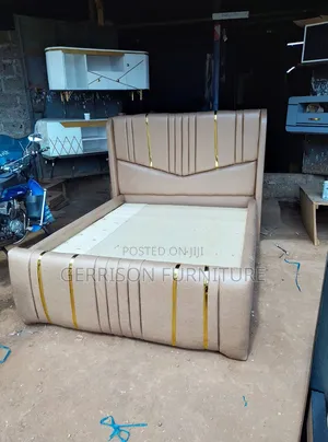 5*6 Luxury Bed With Gold Stripes