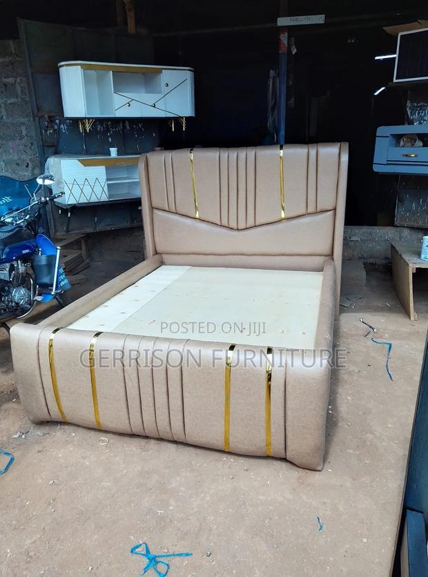 5*6 Luxury Bed With Gold Stripes