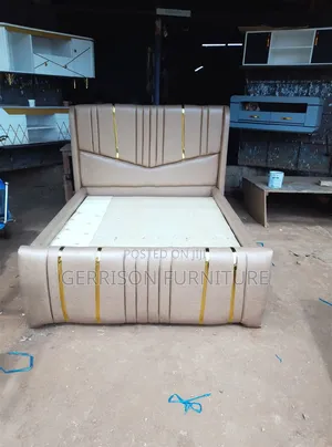 5*6 Luxury Bed With Gold Stripes