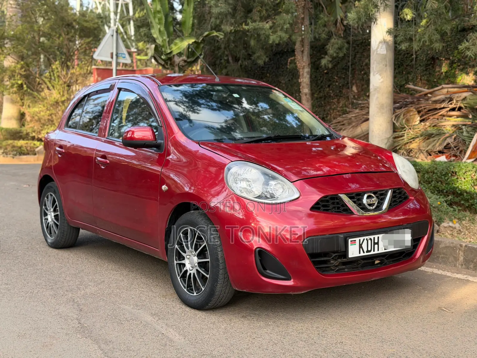 Nissan March 1.2 AWD 2015 Maroon