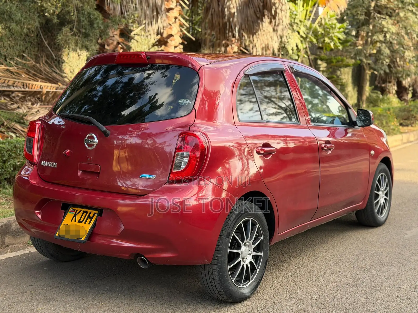 Nissan March 1.2 AWD 2015 Maroon
