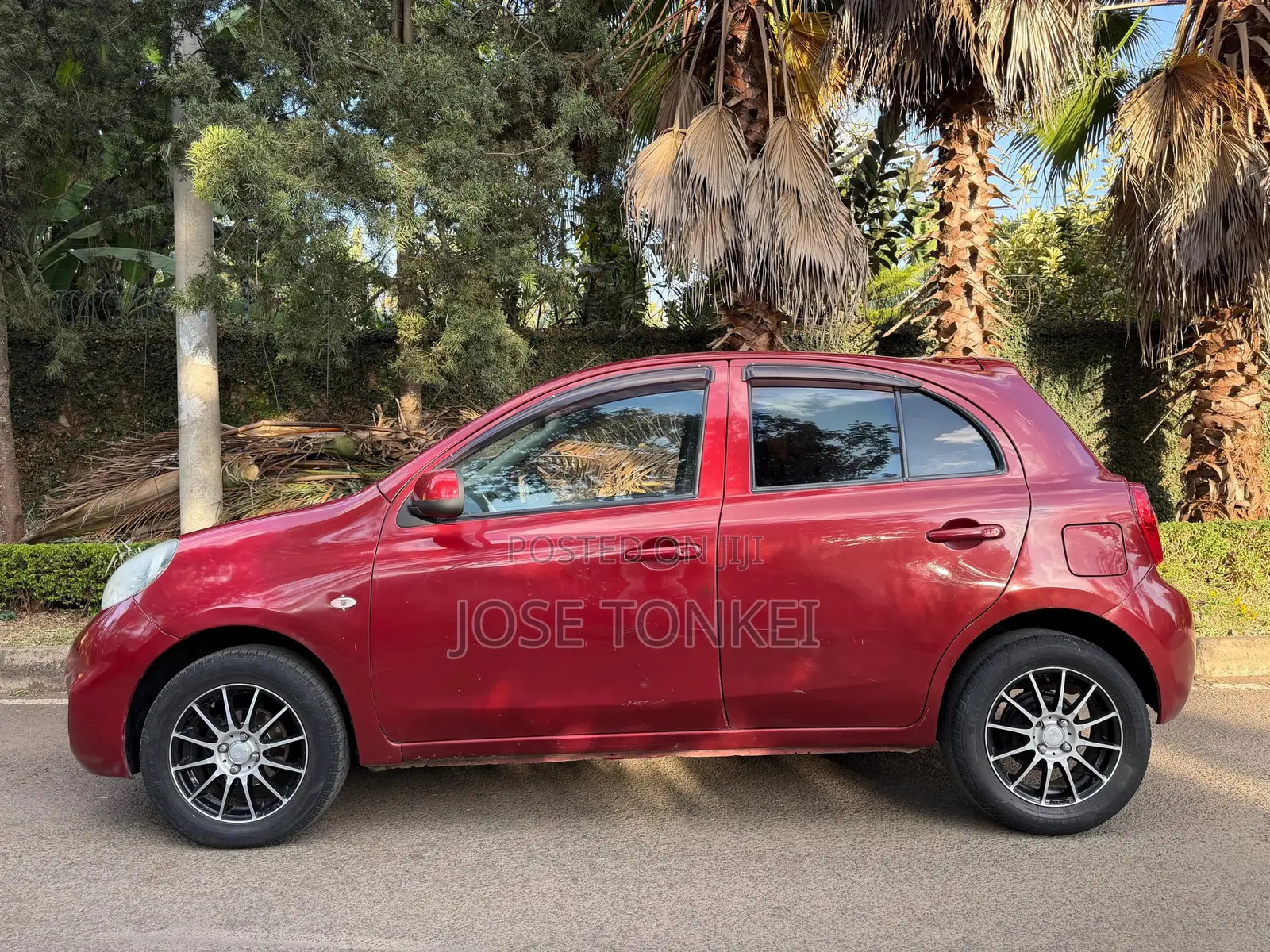 Nissan March 1.2 AWD 2015 Maroon