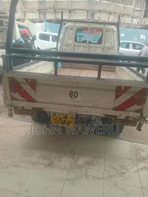 Nissan Pick-Up 2012 White