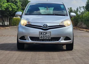 Toyota Ractis 2011 Silver