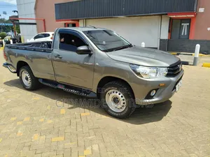 Toyota Hilux 2023 Gold