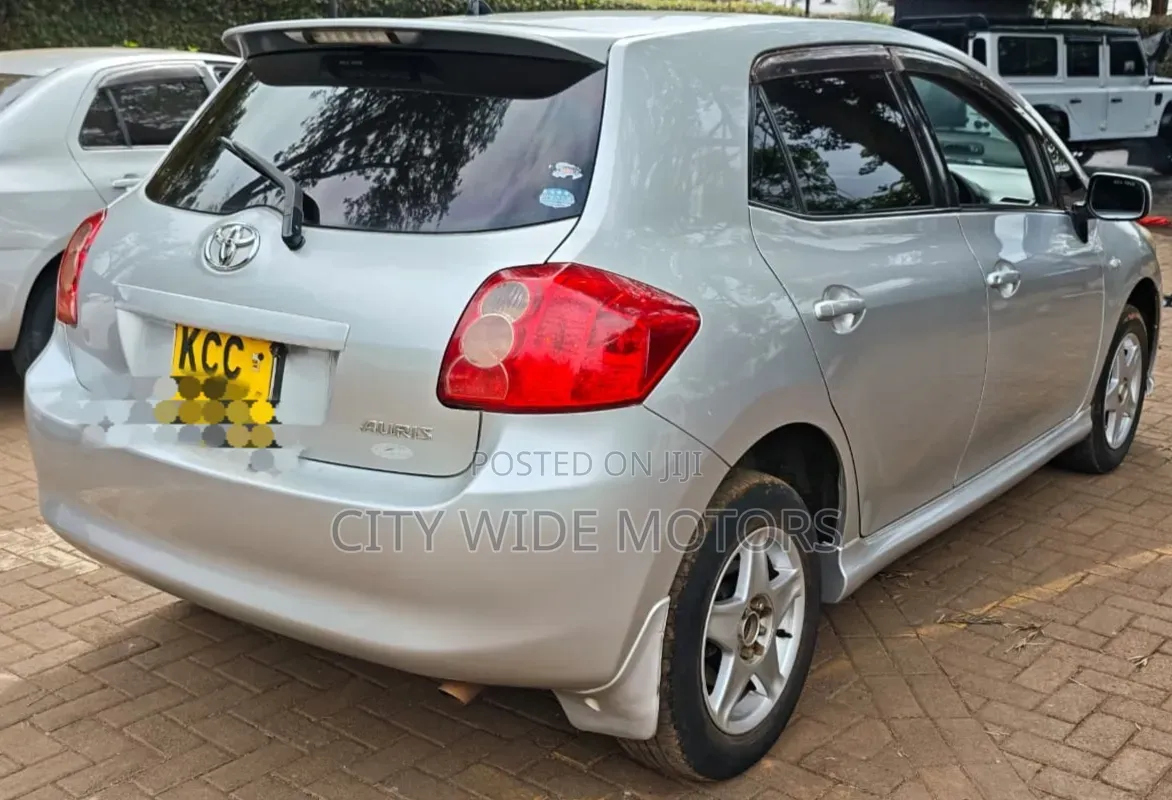 Toyota Auris 2009 Silver